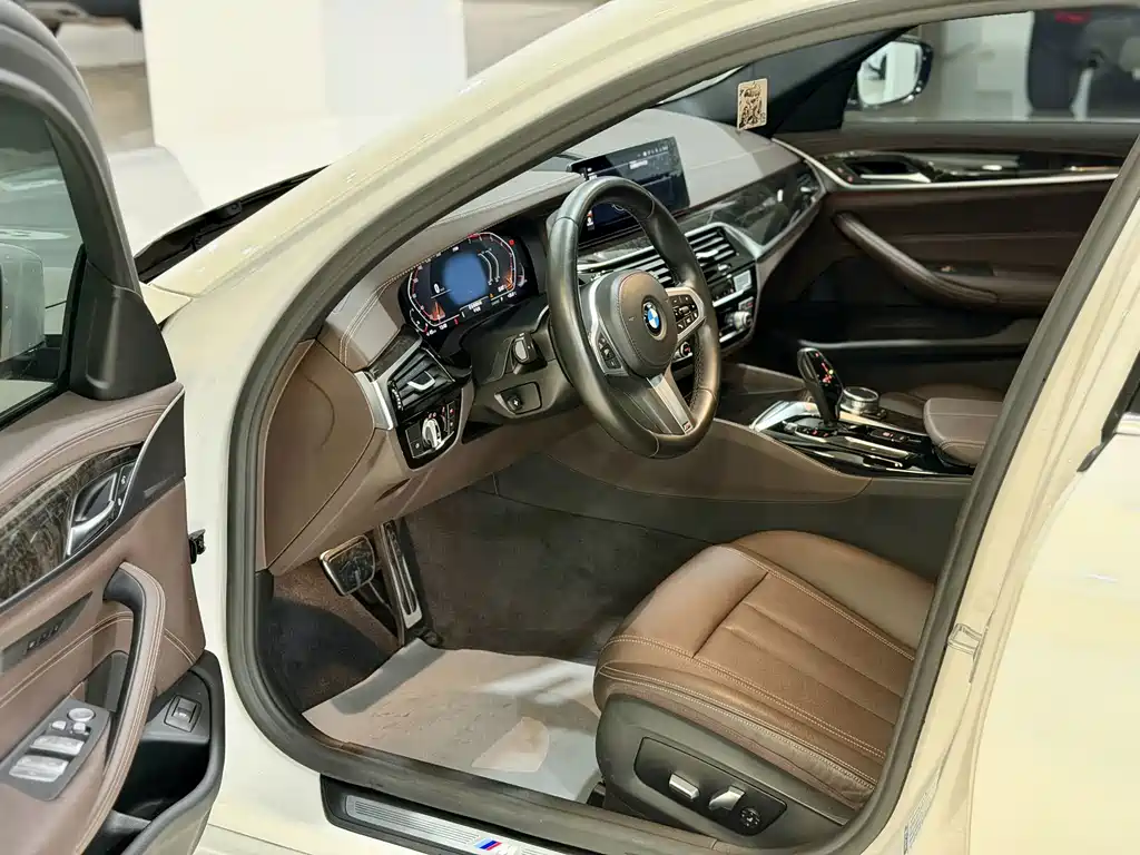 BMW 5 Series — миниатюра 4