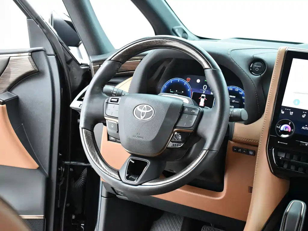 Toyota Alphard — миниатюра 11