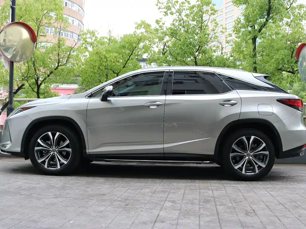 Lexus RX - фото 2