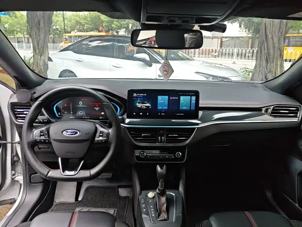 Ford Focus — миниатюра 10