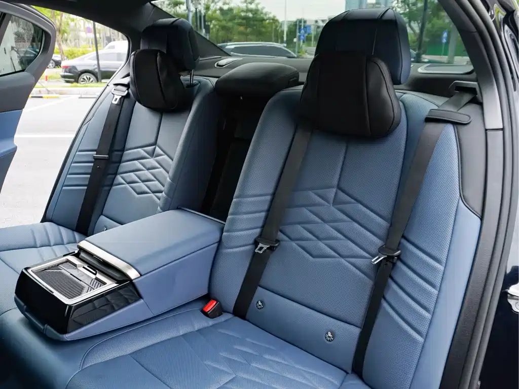 BMW 5 Series — миниатюра 32
