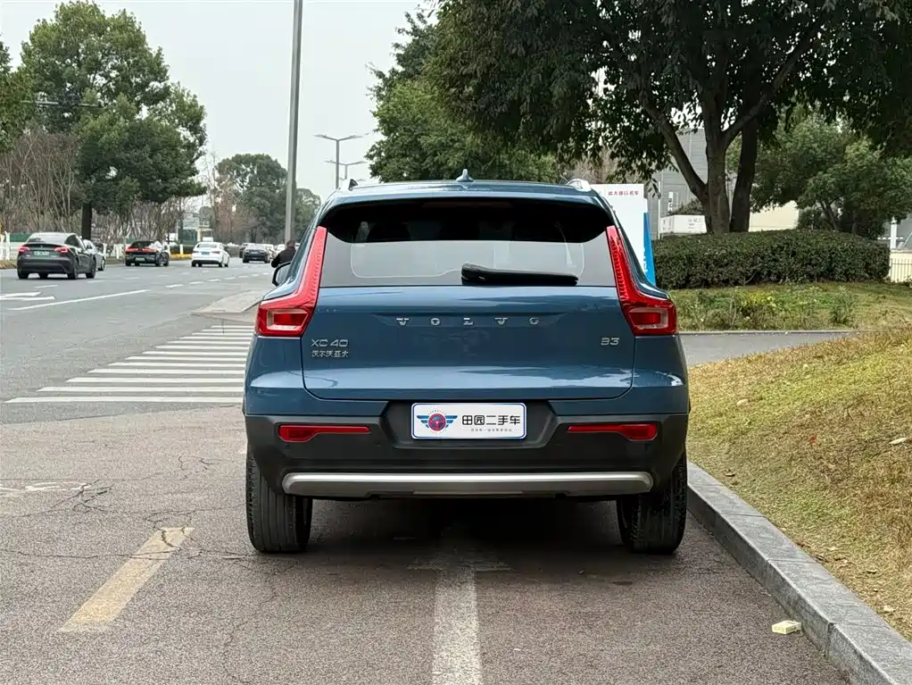 VOLVO XC40