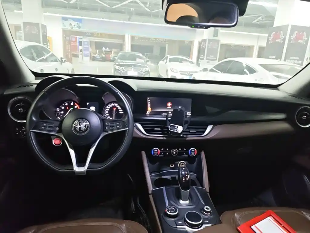 Alfa Romeo Stelvio — миниатюра 10