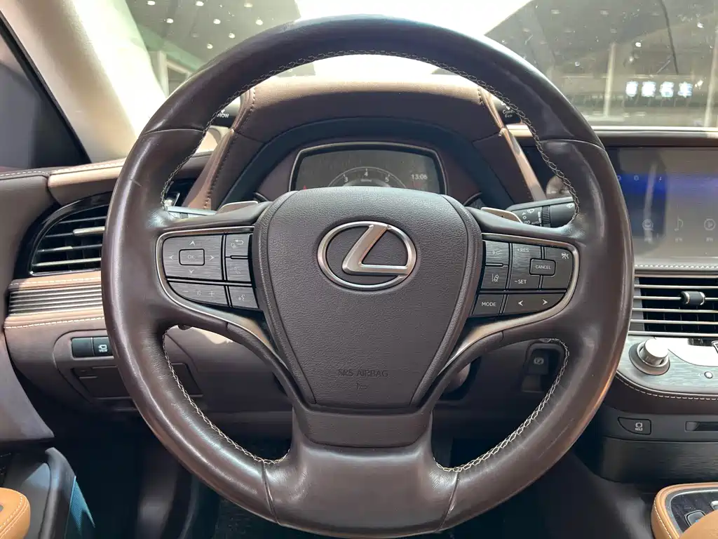 Lexus LS — миниатюра 4