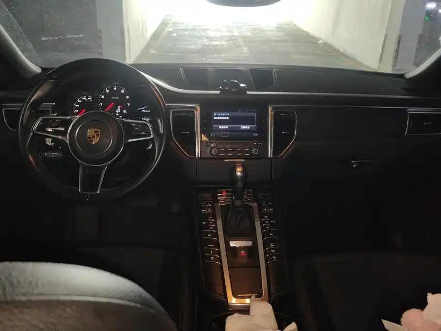Porsche Macan — миниатюра 12