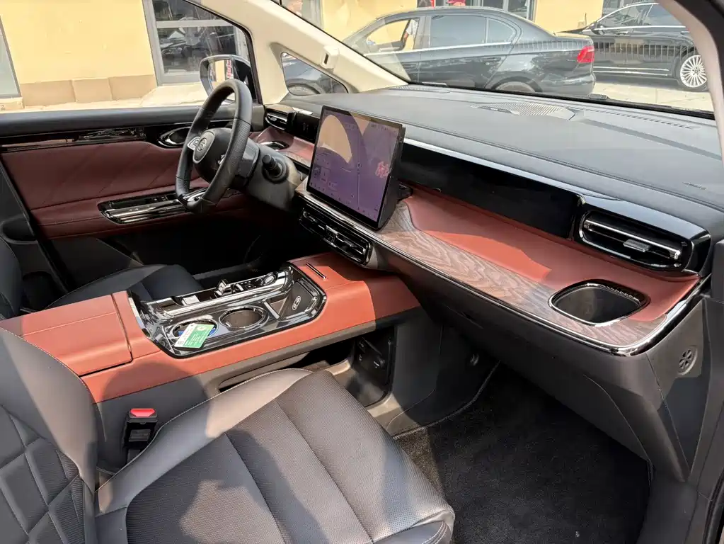GAC Motor Trumpchi E8 PHEV — миниатюра 19
