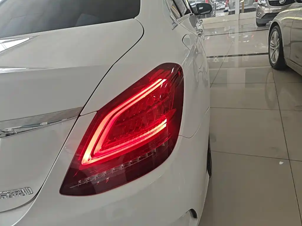 Mercedes-Benz C-Class — миниатюра 8