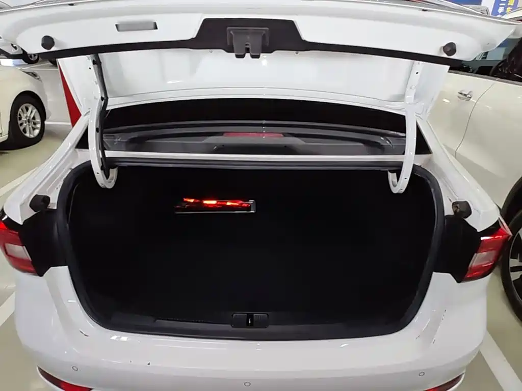 Roewe i5 — миниатюра 19