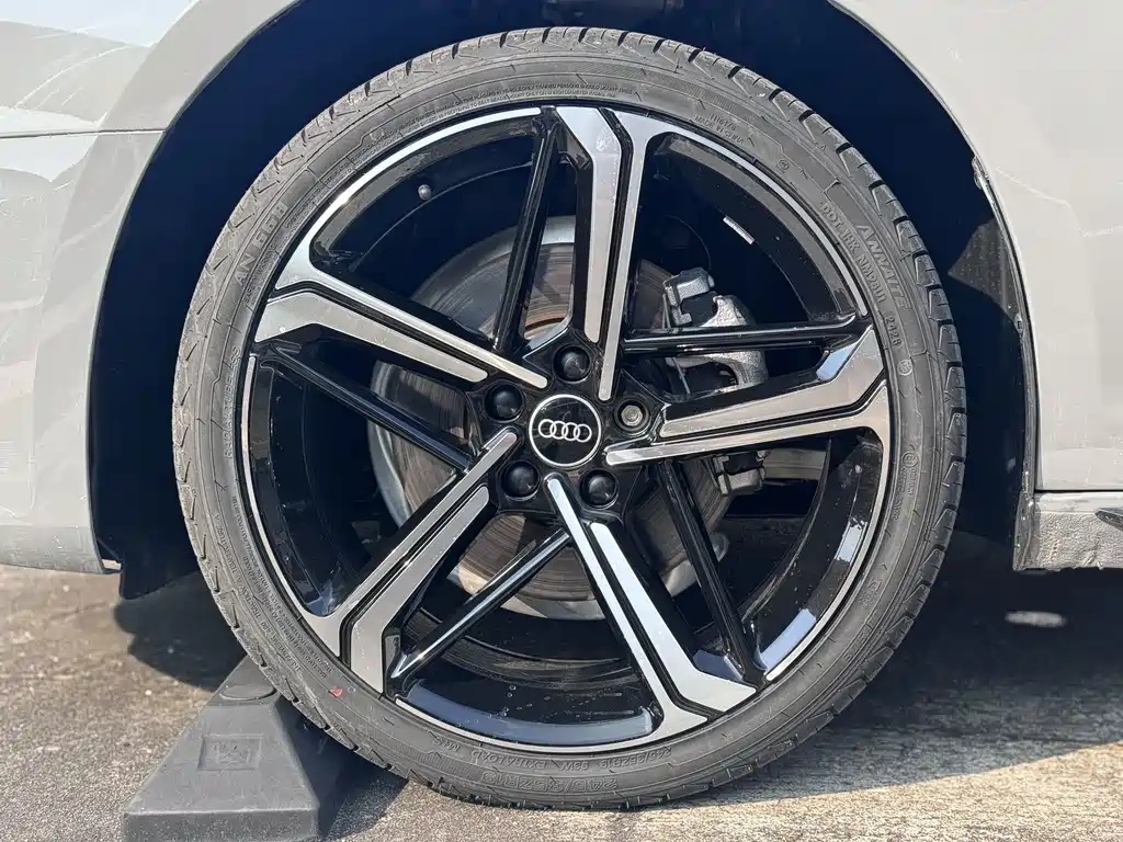 Audi A4L — миниатюра 15