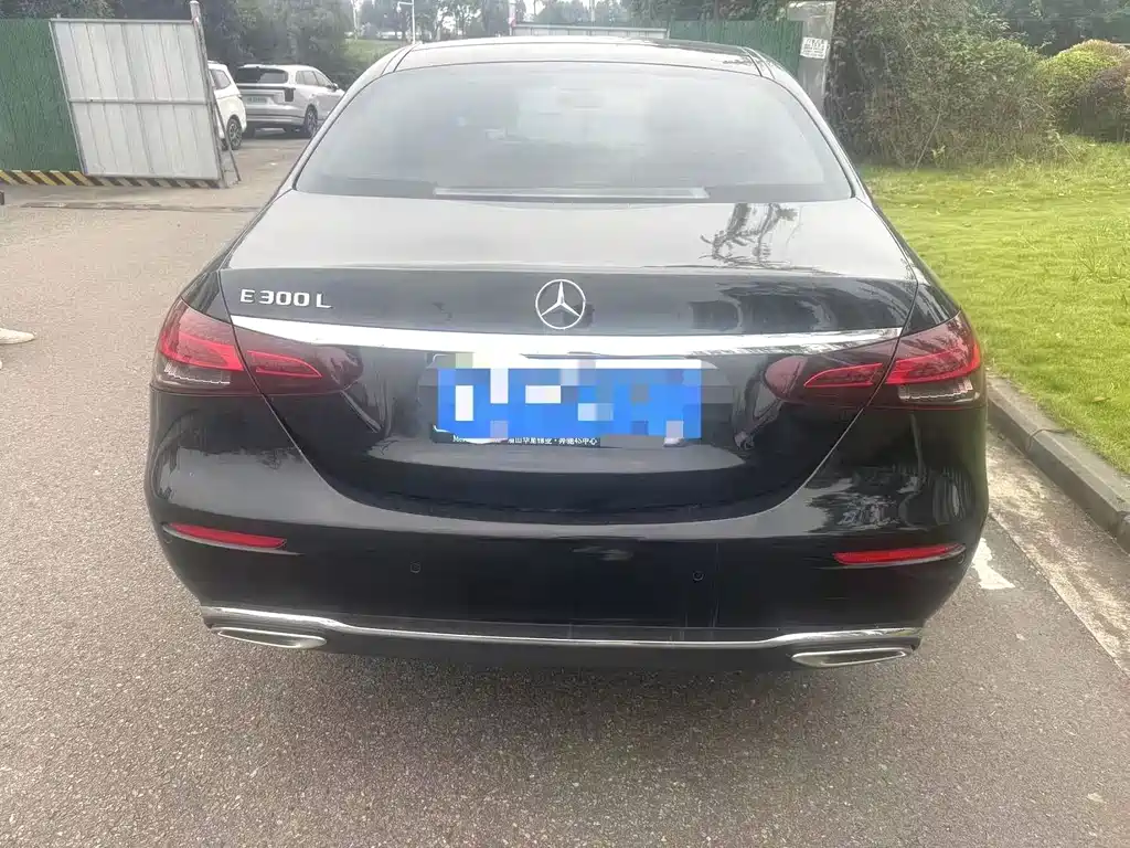 Mercedes-Benz E-Class — миниатюра 3