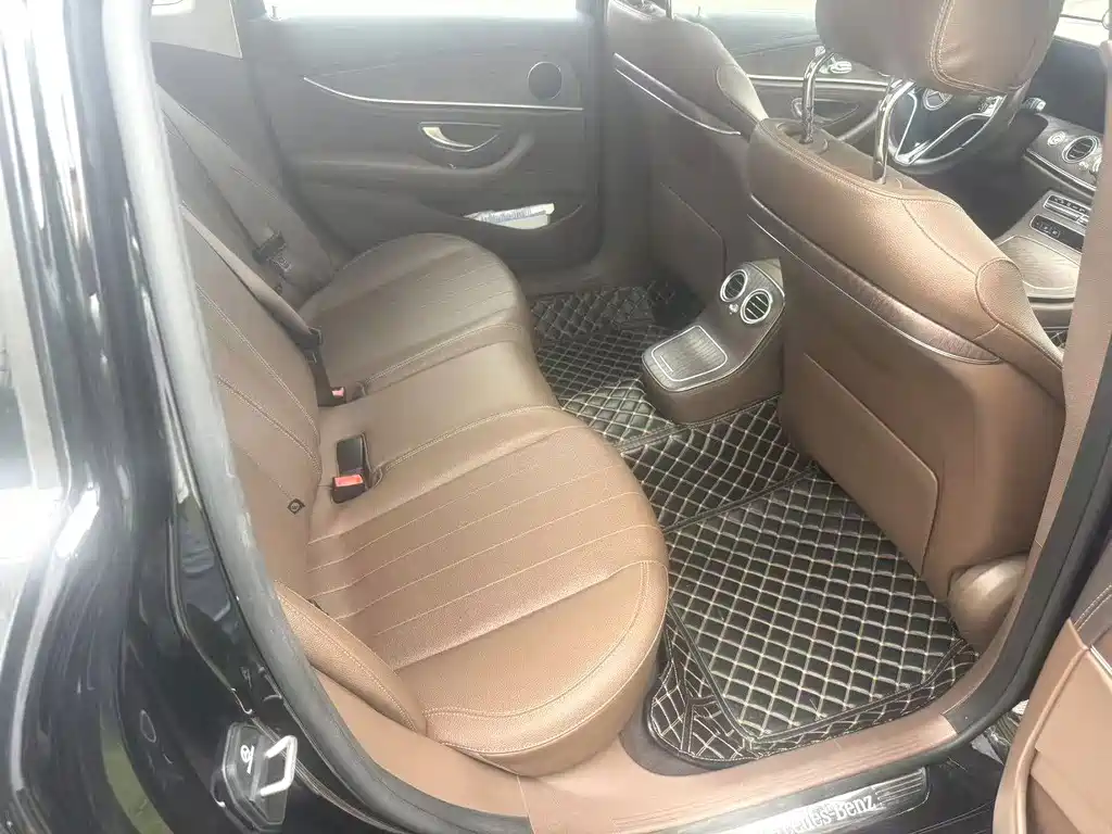 Mercedes-Benz E-Class — миниатюра 6