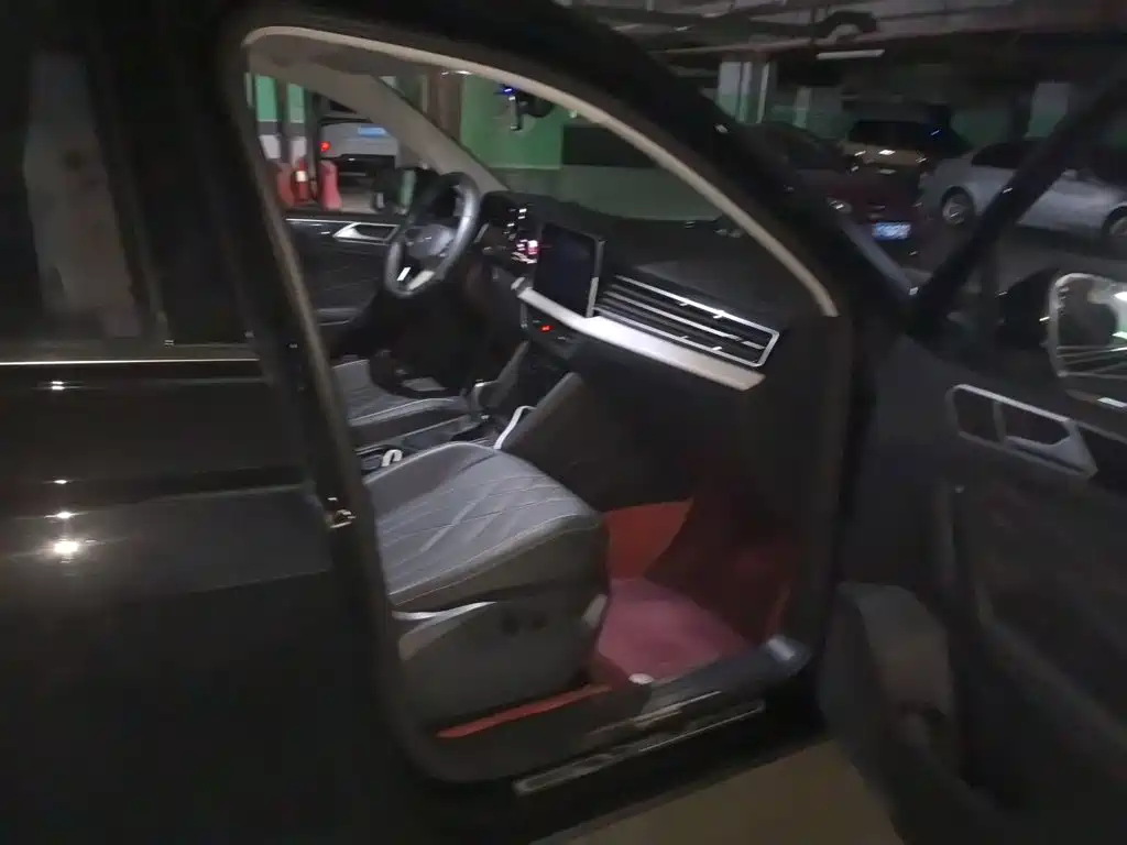 Volkswagen Tiguan L — миниатюра 19