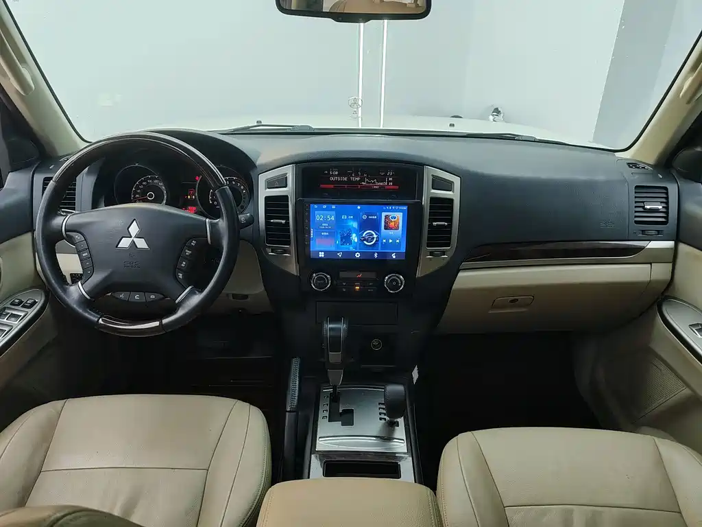 Mitsubishi Pajero (Import) — миниатюра 9
