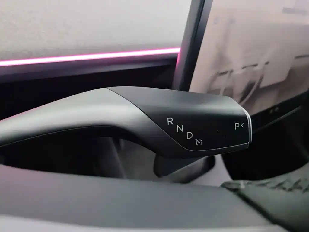 Tesla Model Y — миниатюра 14