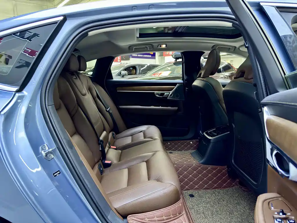 Volvo S90 PHEV — миниатюра 9
