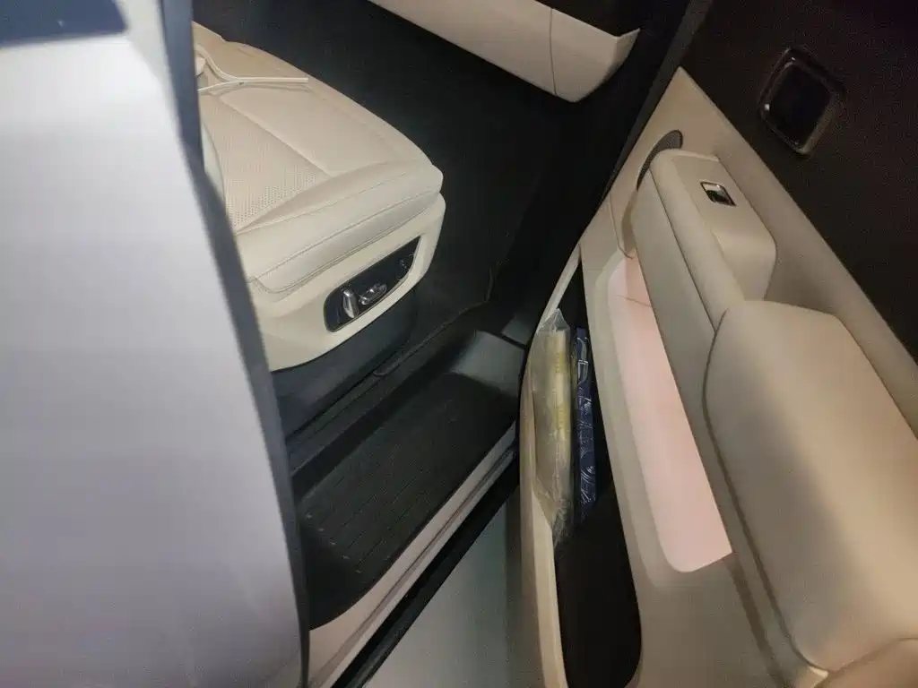 Li Auto Li MEGA — миниатюра 20