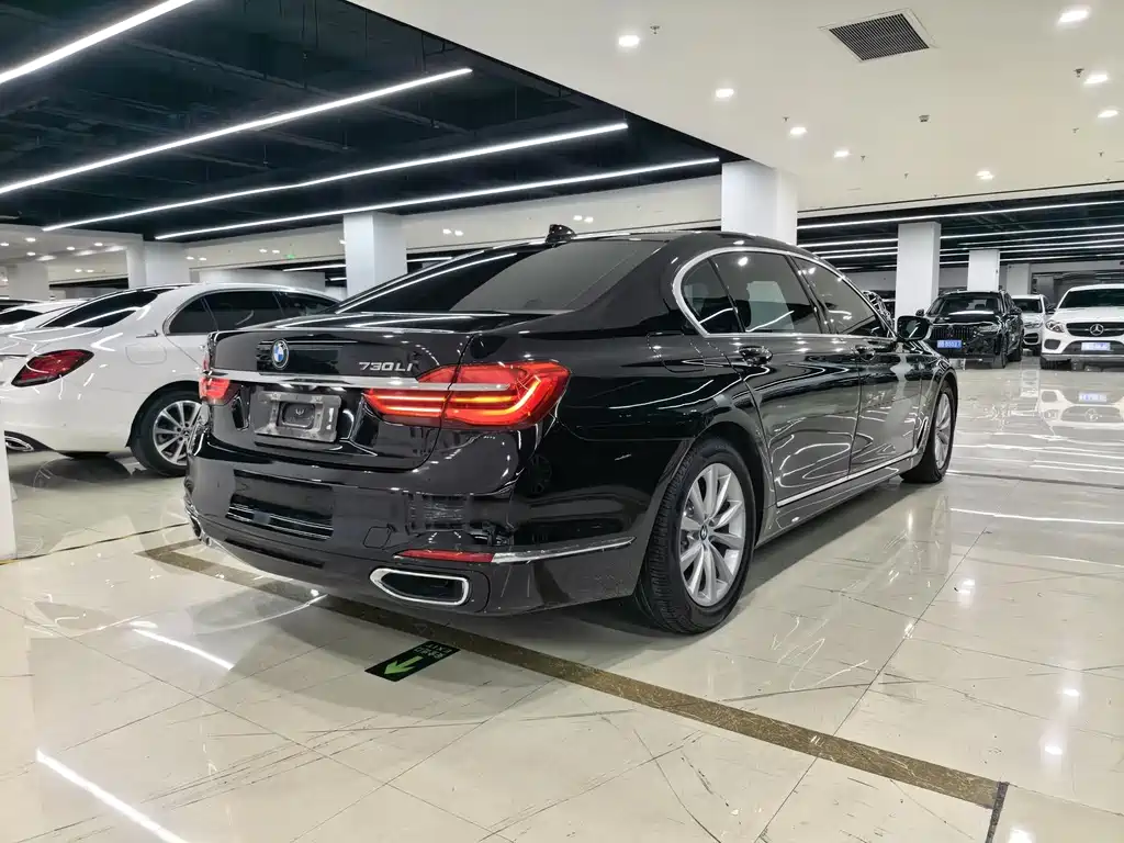 BMW 7 Series — миниатюра 4