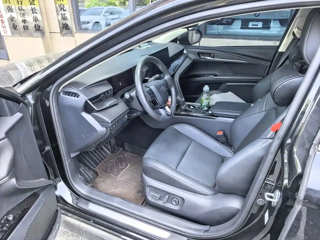 Toyota Camry — миниатюра 9