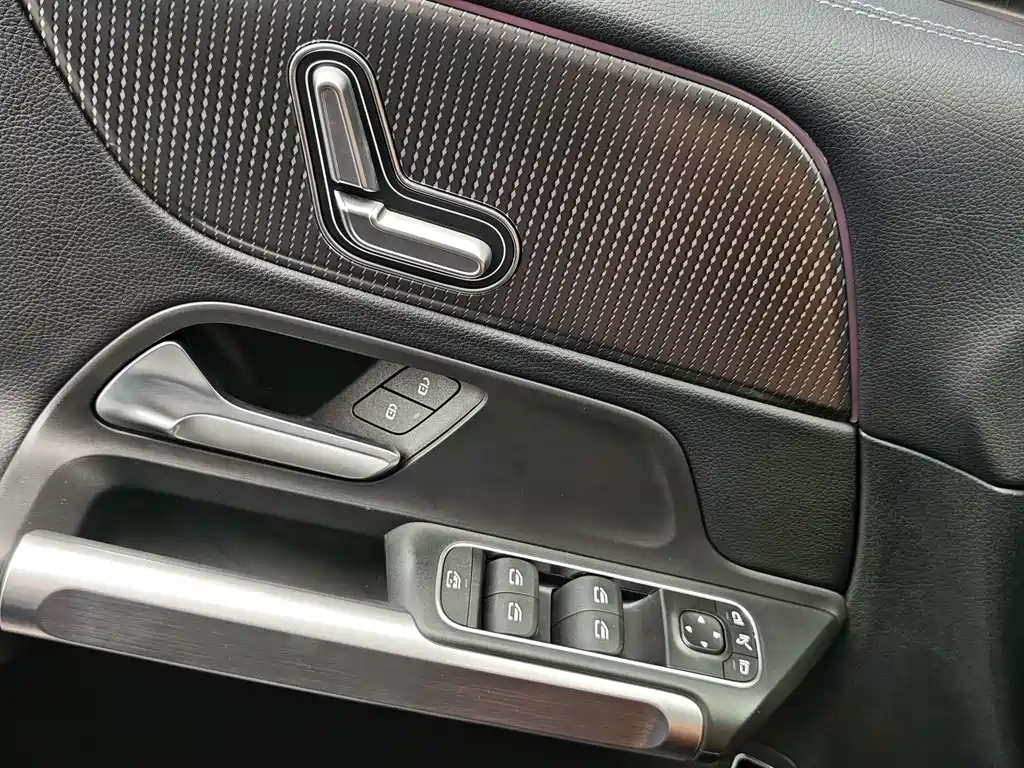 Mercedes-Benz GLB — миниатюра 7