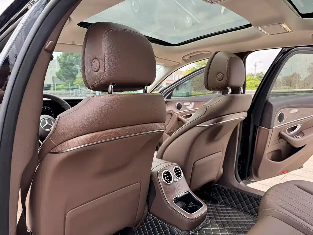 Mercedes-Benz E-Class — миниатюра 15