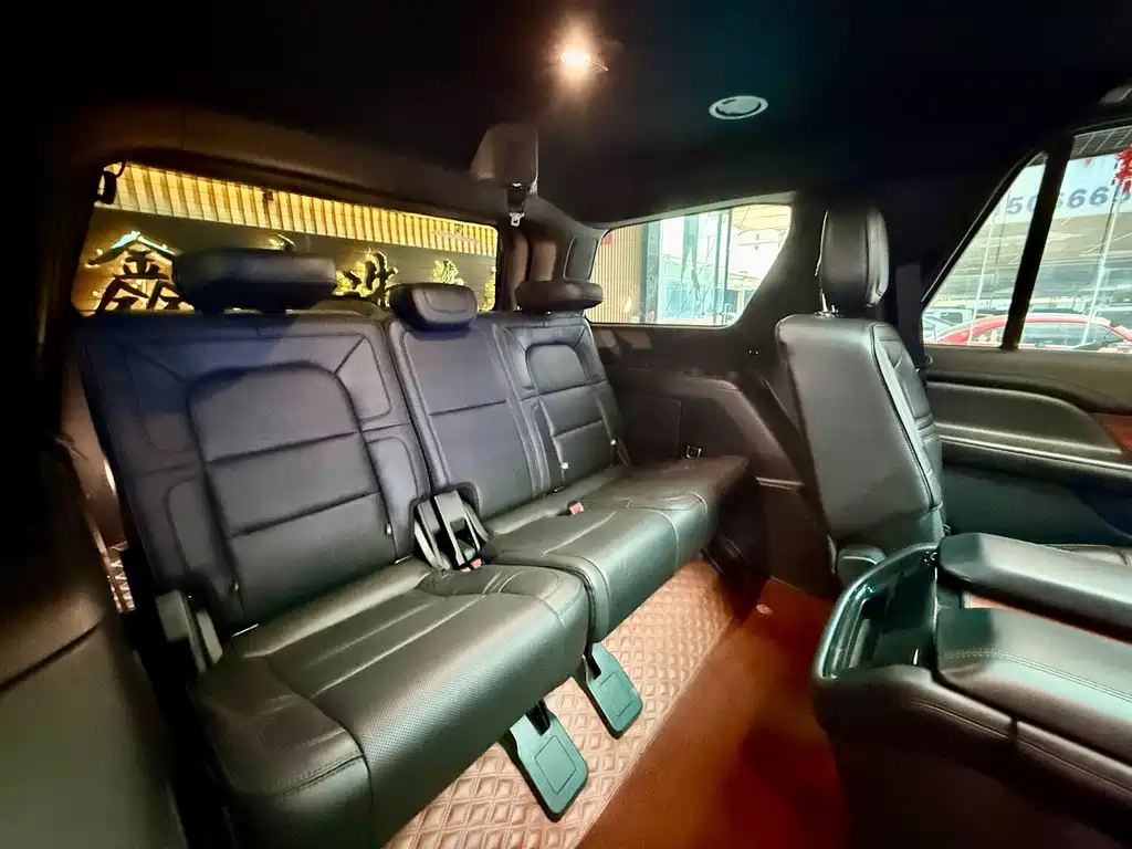 Lincoln Navigator — миниатюра 13
