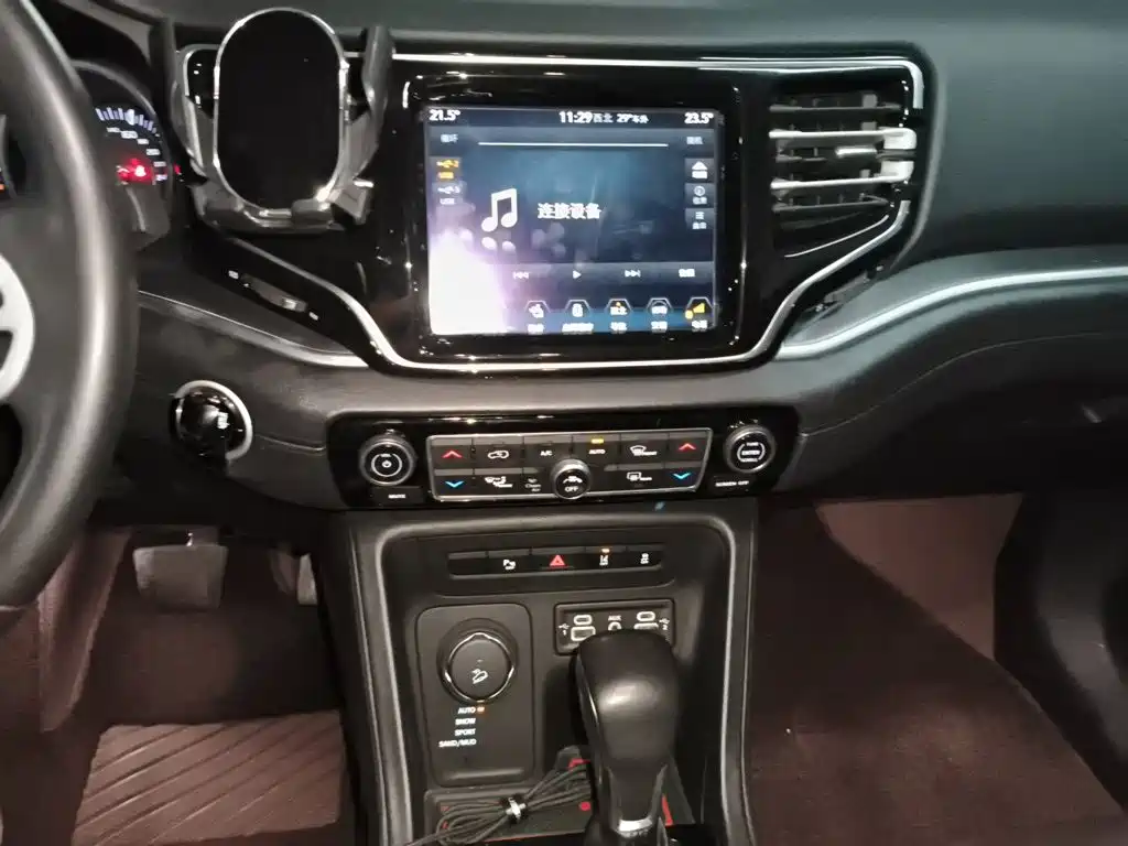 Jeep Grand Commander — миниатюра 14