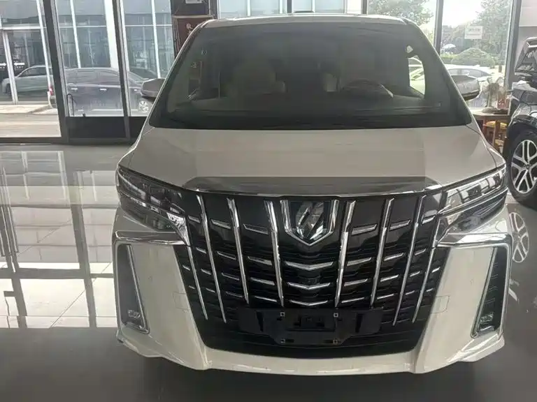 Toyota Alphard — миниатюра 2