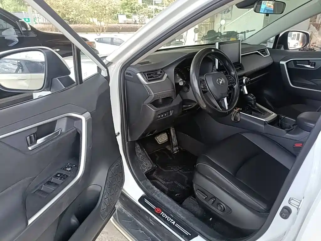 Toyota RAV4 — миниатюра 16