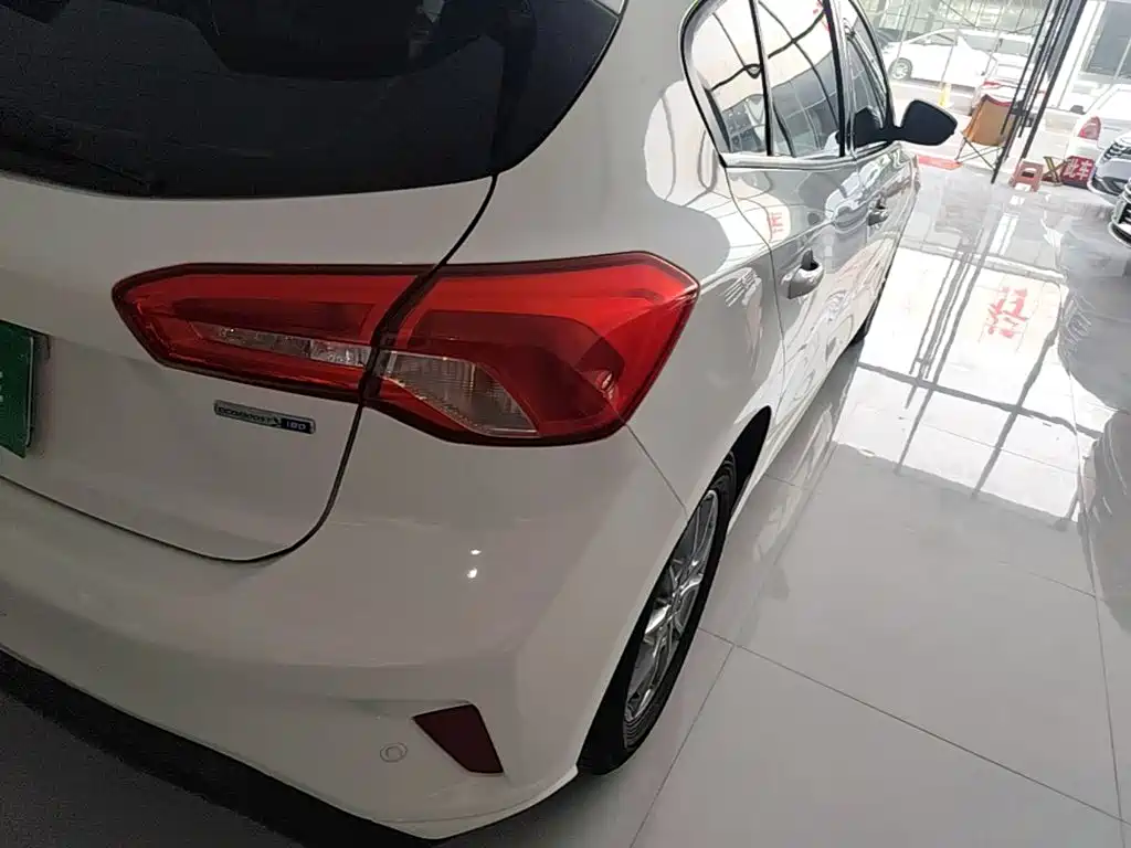 Ford Focus — миниатюра 8