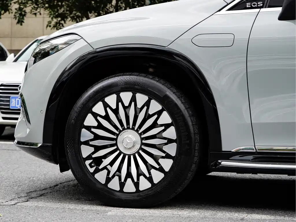 Mercedes-Benz EQS SUV — миниатюра 9