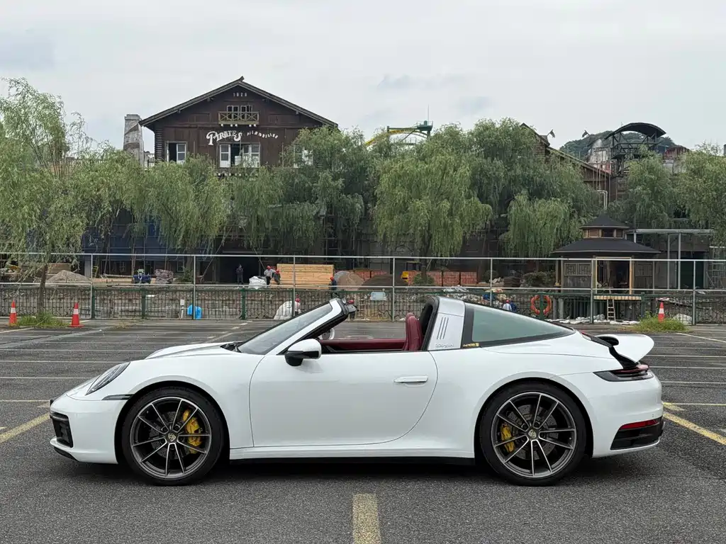Porsche 911 2023 Targa 4 3.0T