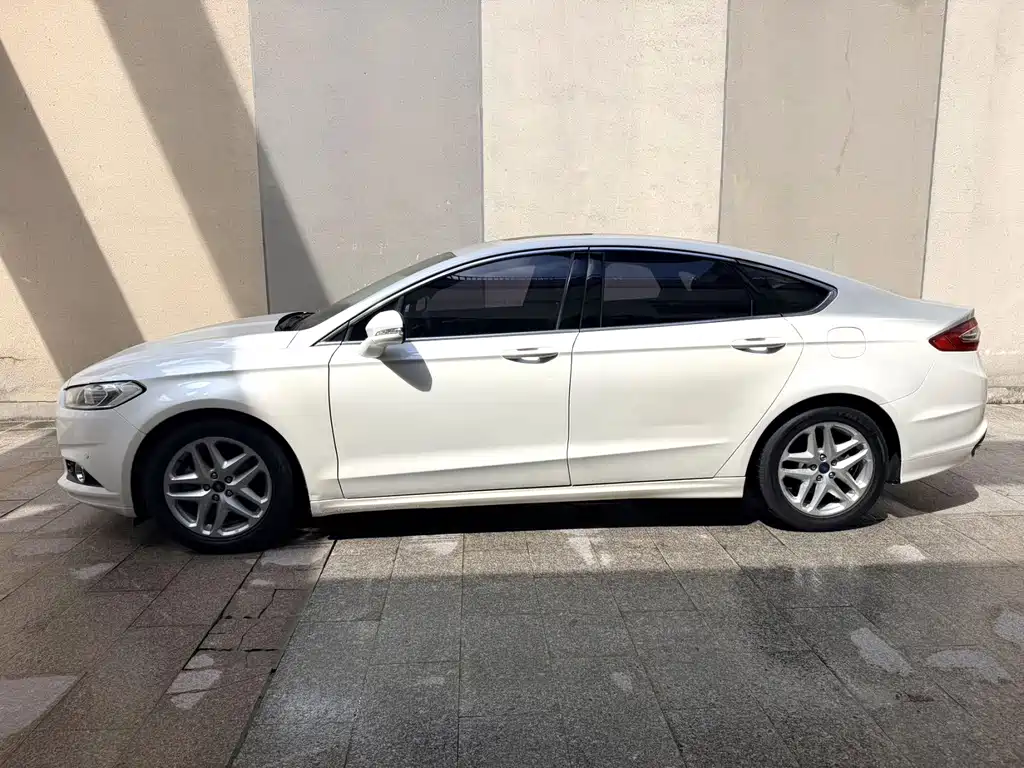 Ford Mondeo — миниатюра 7