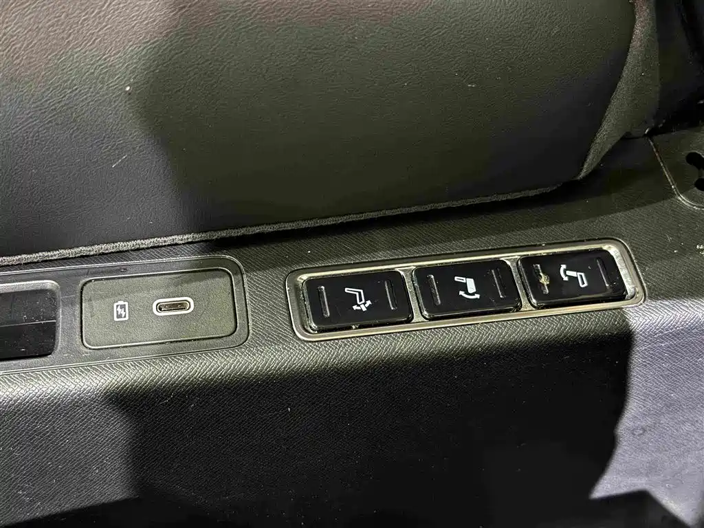 GAC Motor Trumpchi E8 PHEV — миниатюра 20