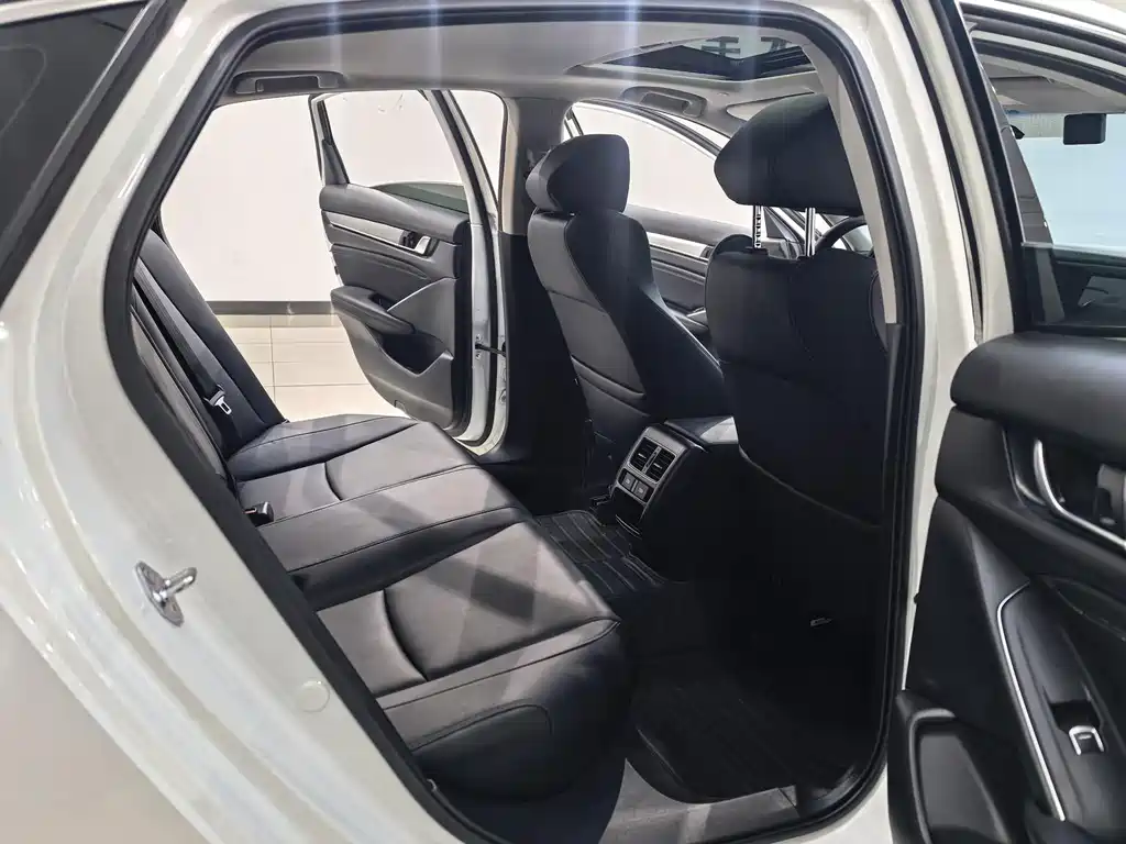 Honda Accord — миниатюра 18