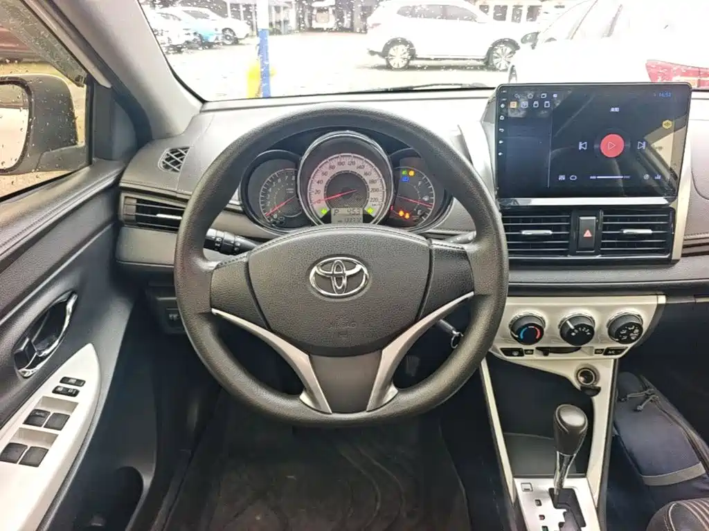 Toyota Yaris L — миниатюра 11