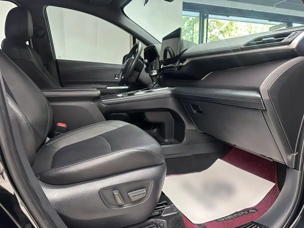 Toyota Sienna — миниатюра 7