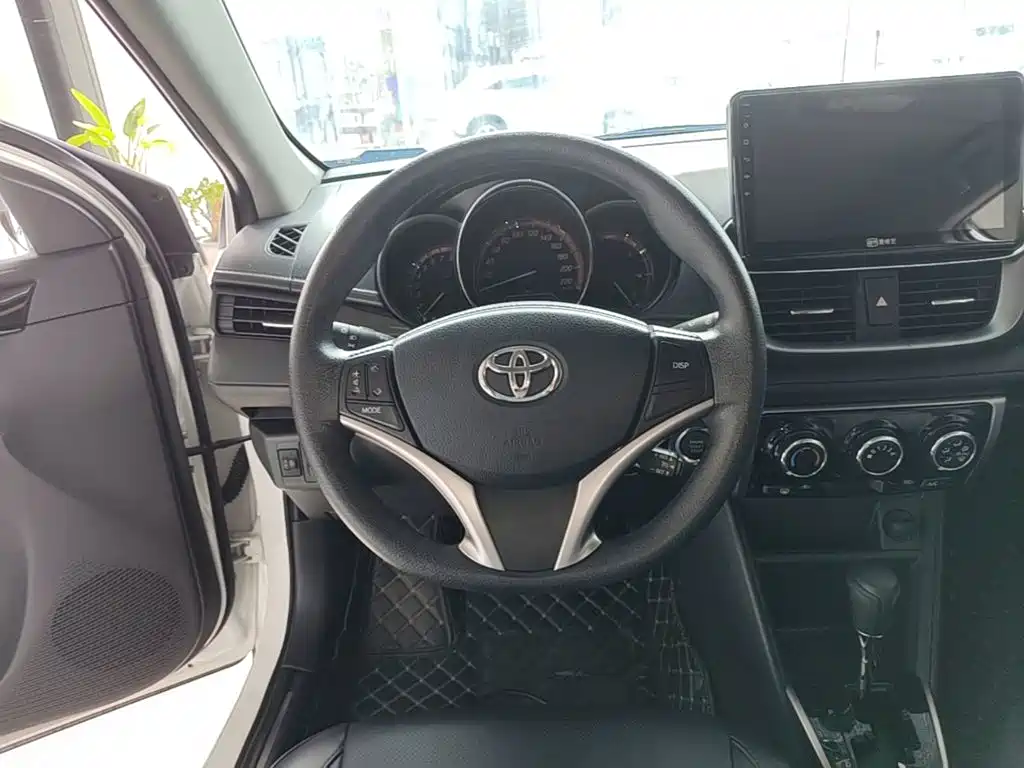 Toyota Yaris L — миниатюра 11
