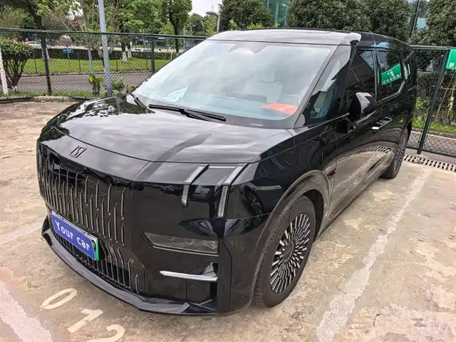 2023 Zeekr 009