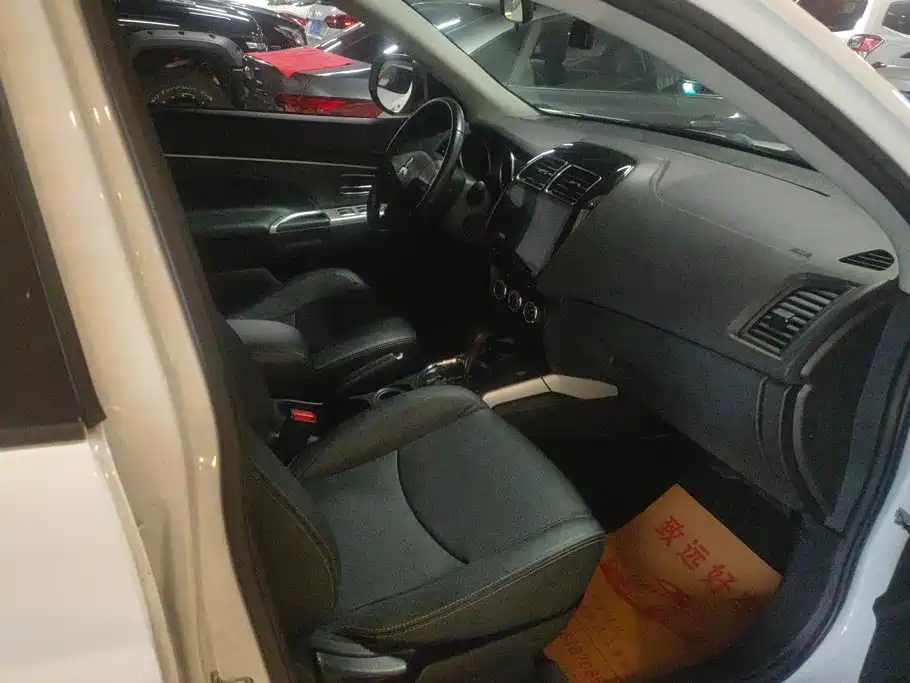 Mitsubishi ASX — миниатюра 8