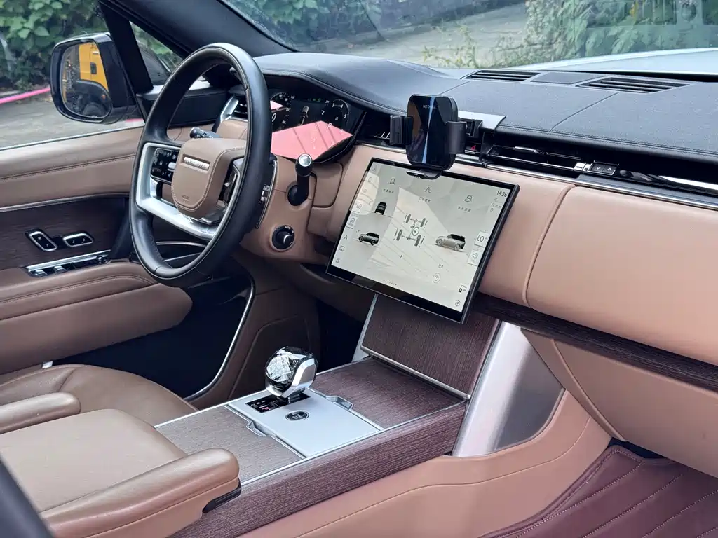 Land Rover Range Rover — миниатюра 17