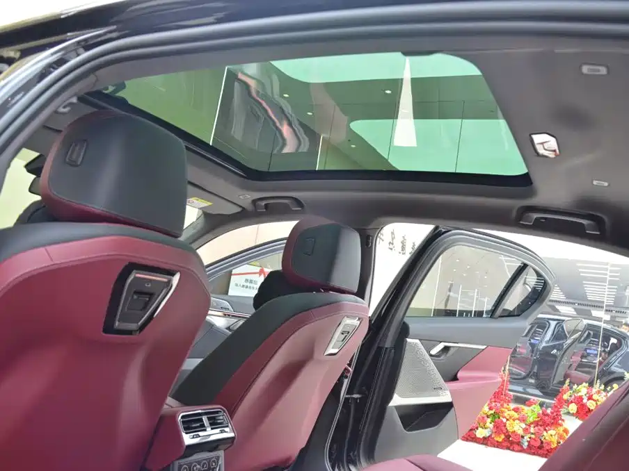 BMW 5 Series — миниатюра 13