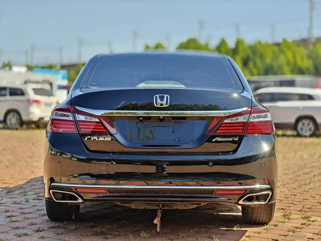 Honda Accord — миниатюра 7