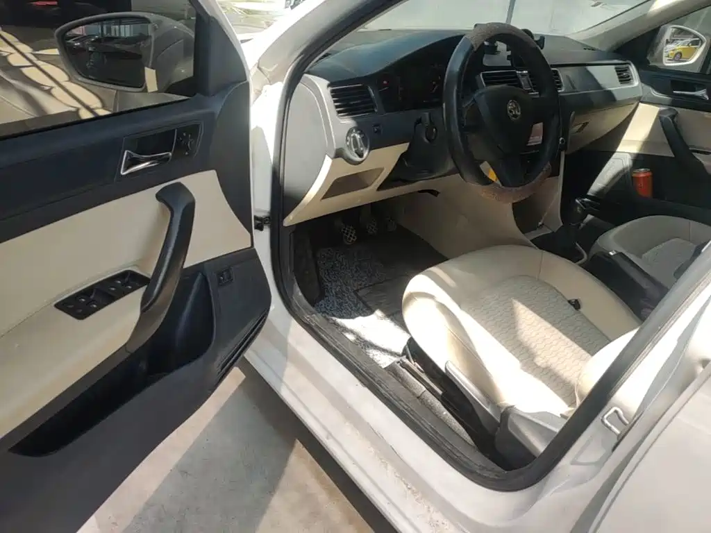 Skoda Rapid — миниатюра 16