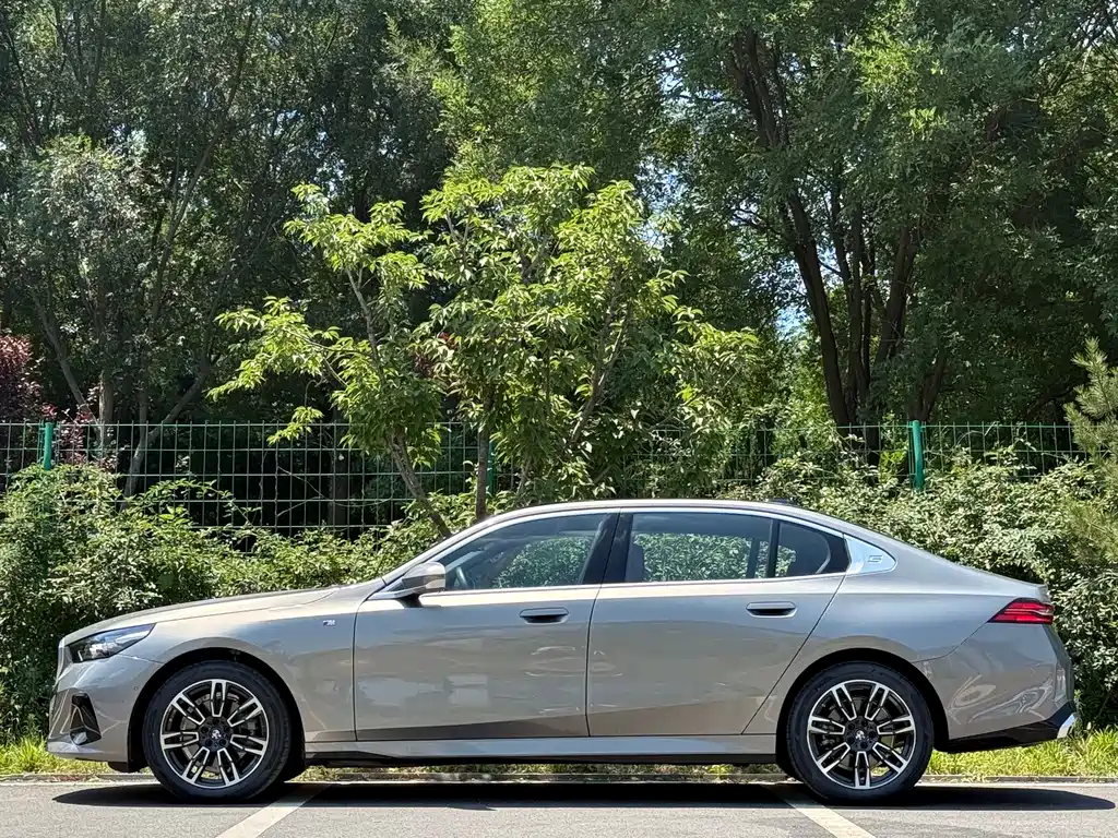 BMW 5 Series 5 2025 525Li M Sport