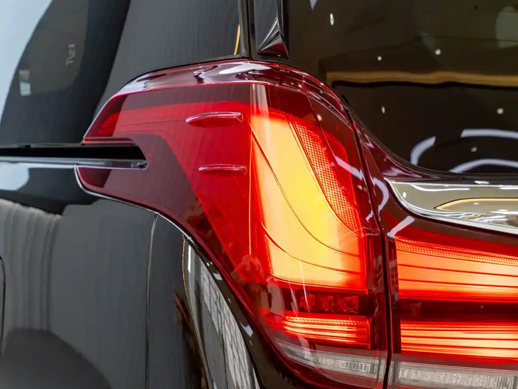 Toyota Alphard — миниатюра 9