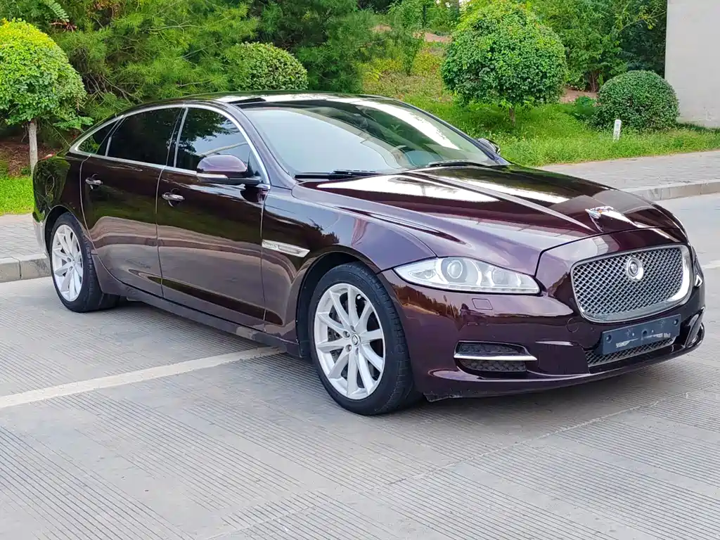 Jaguar XJ — миниатюра 2
