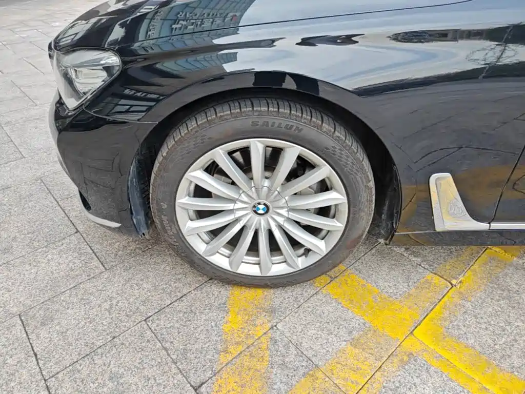 BMW 7 Series — миниатюра 23