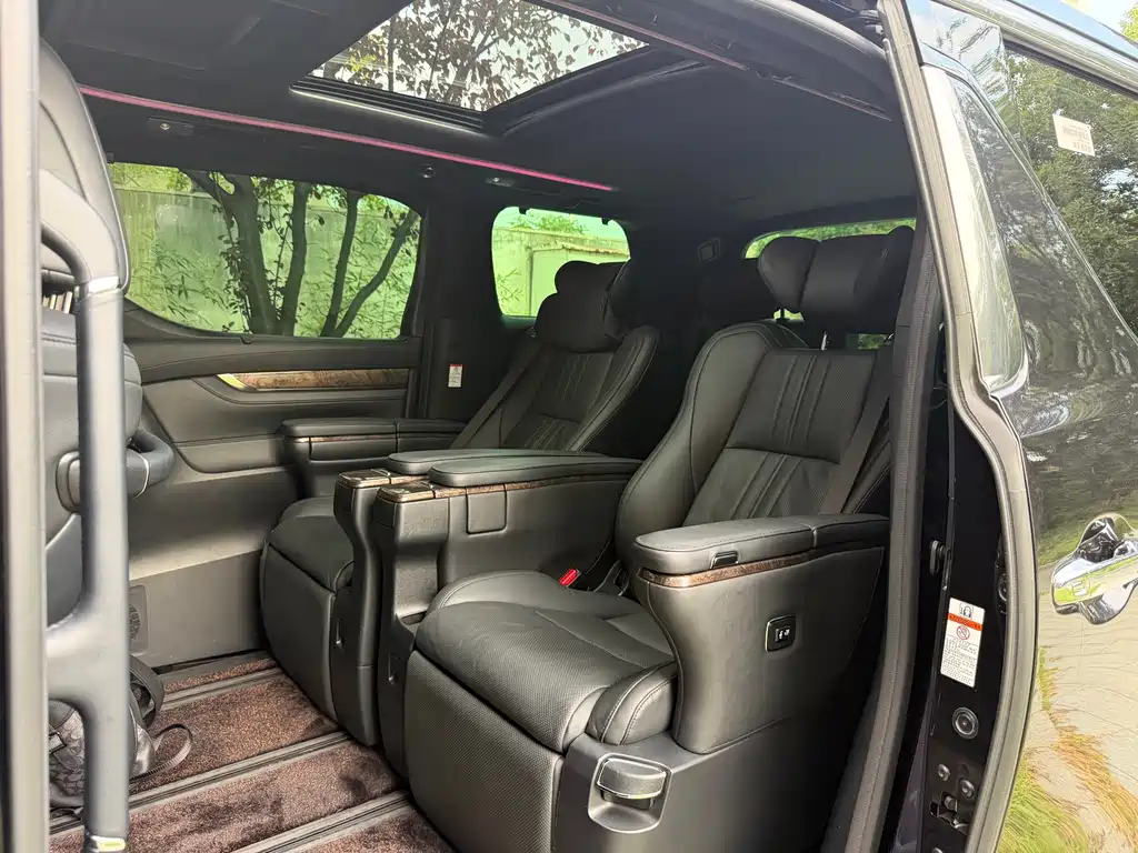 Toyota Vellfire — миниатюра 5
