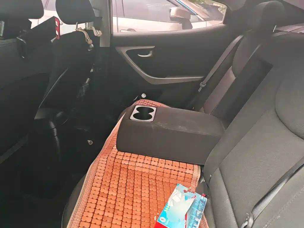 Hyundai Elantra Langdong — миниатюра 13