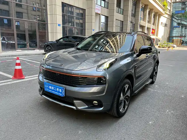 2018 Lynk & Co 01